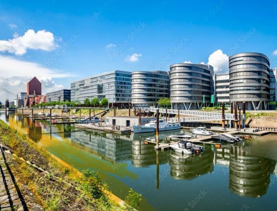 Onthepoint, Erdgeschoss, Abstellplatz Fuer Fahrraeder, City Und Innenhafen 5 Gehminuten!!! ดุยส์บูร์ก ภายนอก รูปภาพ